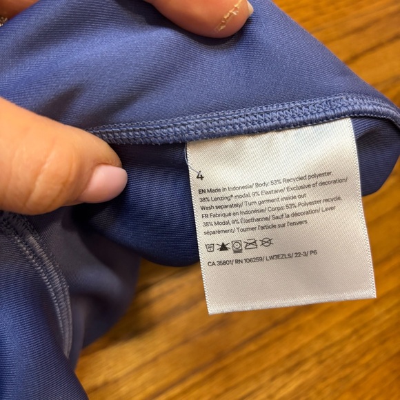 Women’s Lululemon Softstreme Perfectly Oversized Cropped Crew size 4. Pitch blue - Picture 6 of 6